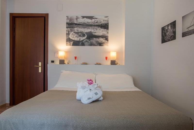 Double Room image 1
