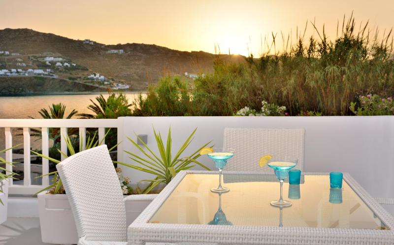 Deluxe Double Room with Sea View image 2