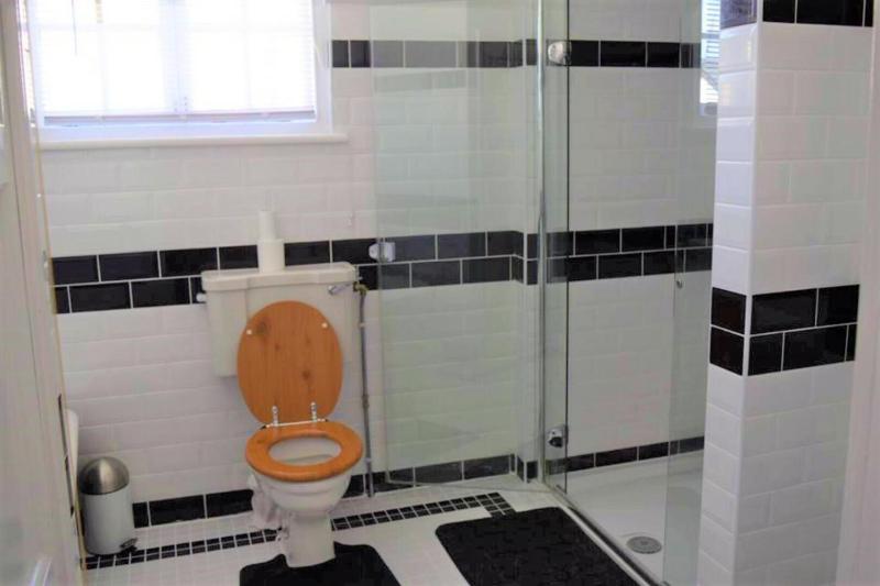 Double or Twin Room with External Bathroom image 3