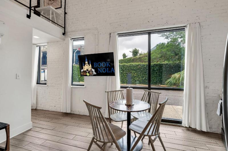Spacious Marigny 3BR Steps to Frenchmen - image 9