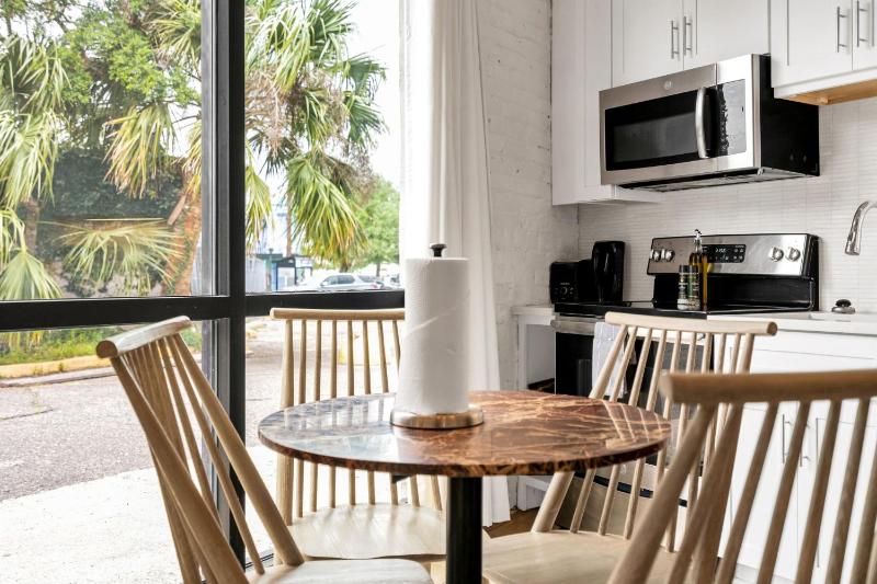 Spacious Marigny 3BR Steps to Frenchmen - image 11
