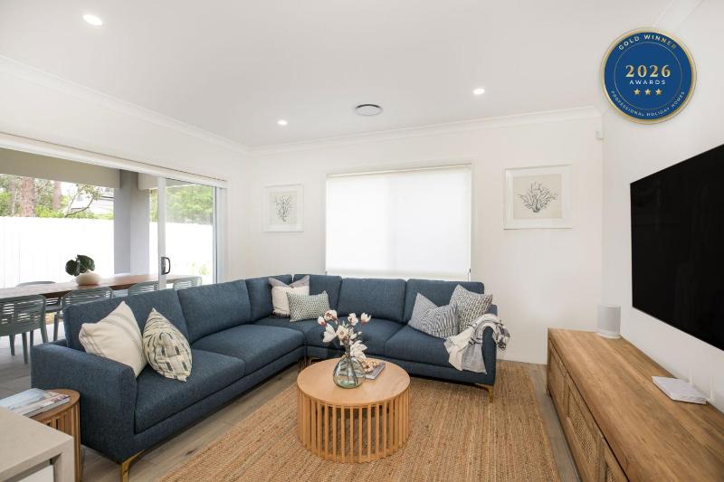The Coast Beach - Pet Friendly - 2 Mins Walk to Bay - image 30