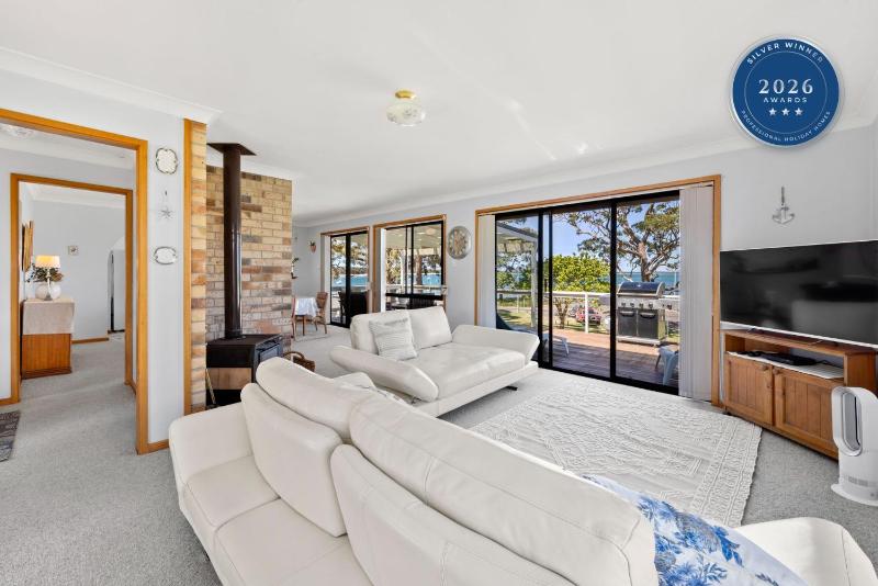 The Bay House - Fireplace - Waterfront - image 29