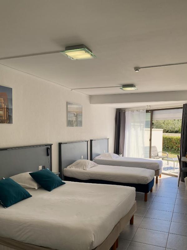 Logis Hôtel Le Rochelois - image 35