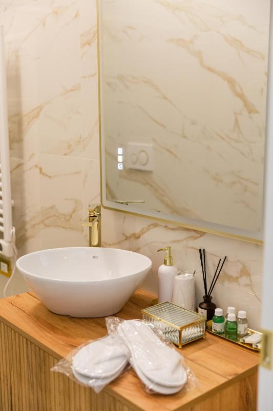 Golden Palace Luxury Guest House - image 12