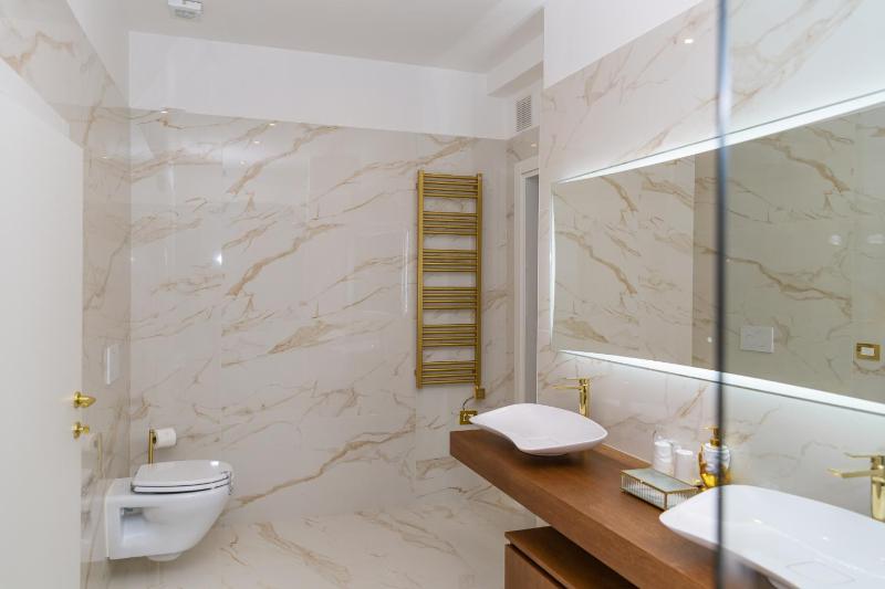 Golden Palace Luxury Guest House - image 14