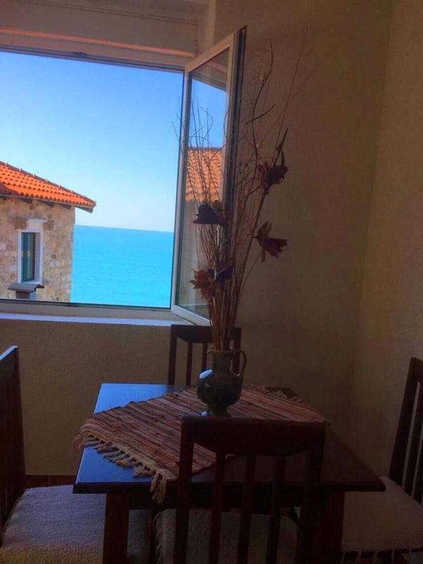One-Bedroom Apartment with Sea View image 4