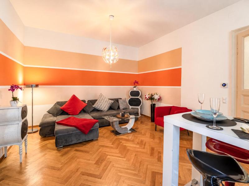Spacious 2BR Apartment for 6 near City Center Metro U2 - image 12