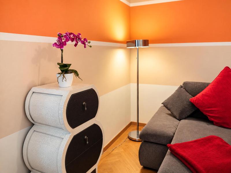 Spacious 2BR Apartment for 6 near City Center Metro U2 - image 13