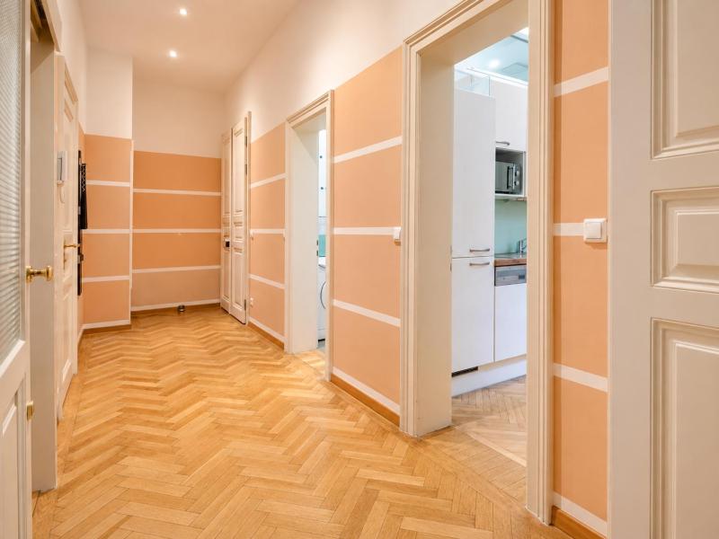 Spacious 2BR Apartment for 6 near City Center Metro U2 - image 6