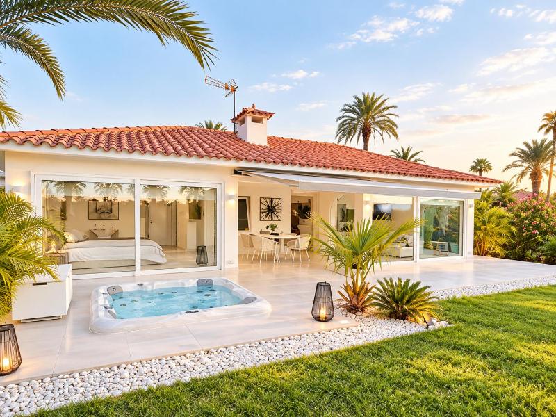 Sun Club P65 Premium Bungalow - image 1