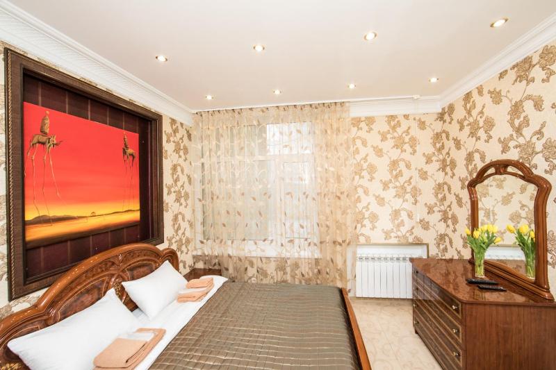 Standard King Room image 3