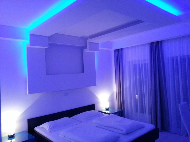 Double Room with Balcony image 3
