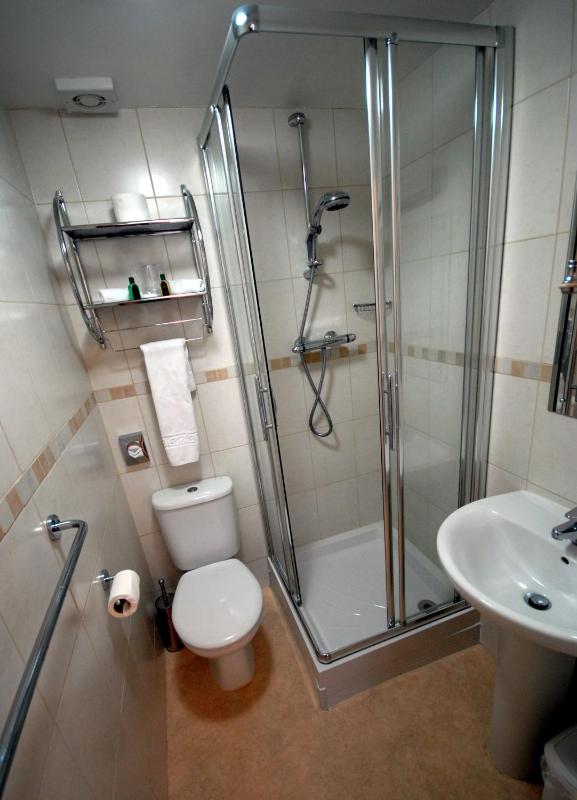 Compact Double Room image 3