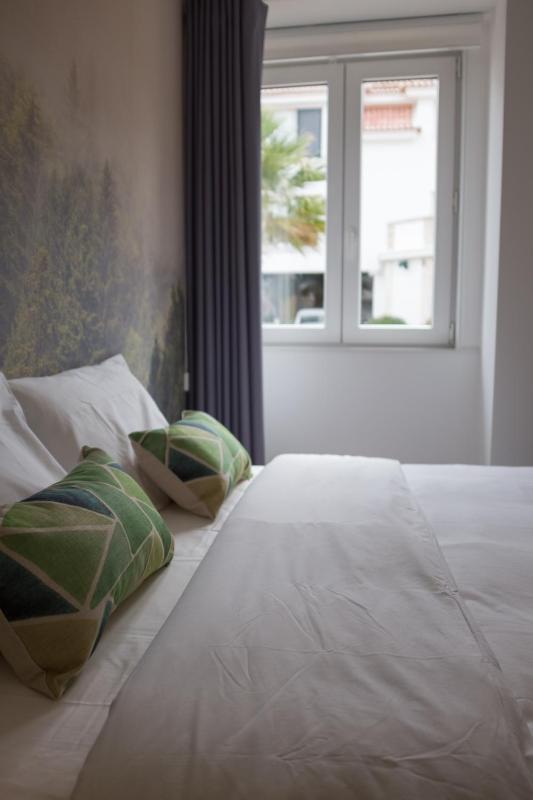 One-Bedroom Apartment image 2