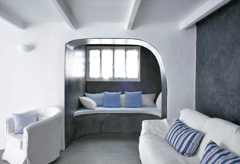 Superior Family Room with Caldera View image 4