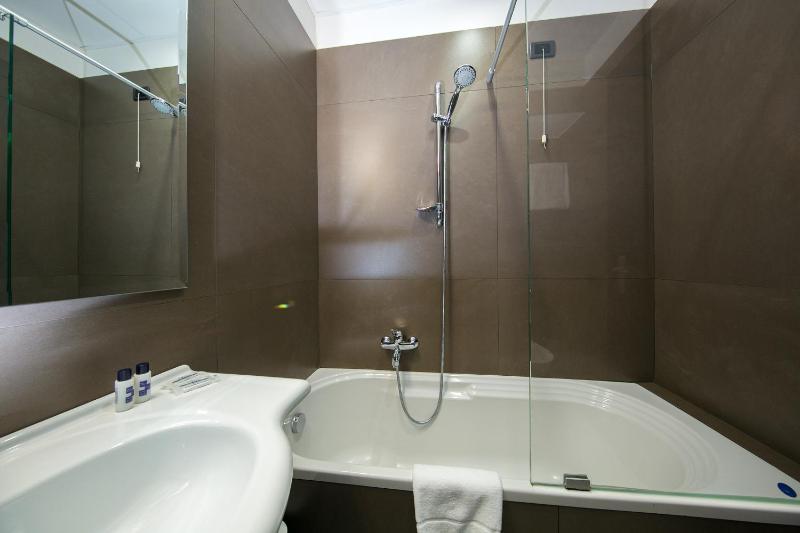 Triple Room image 3