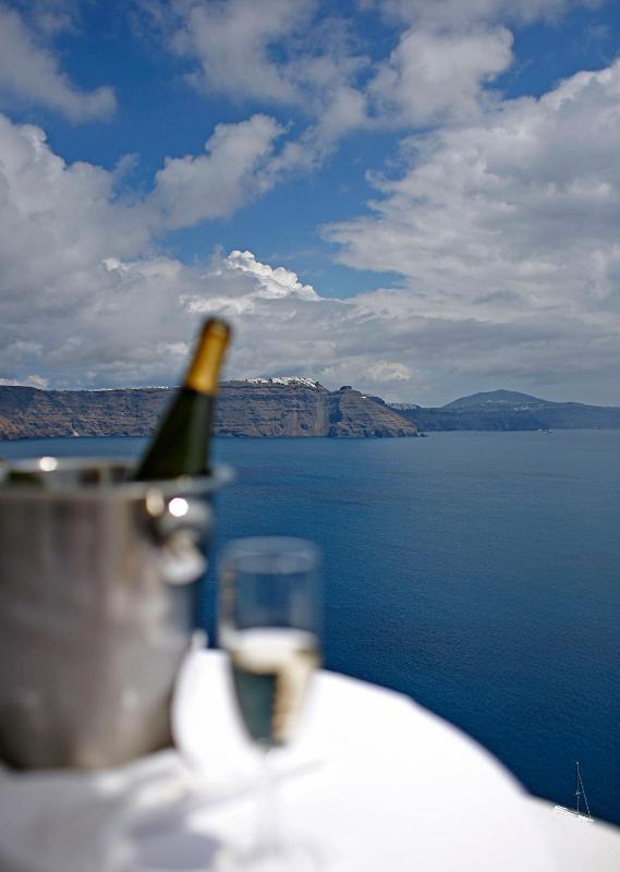 Junior Suite with Caldera View image 3
