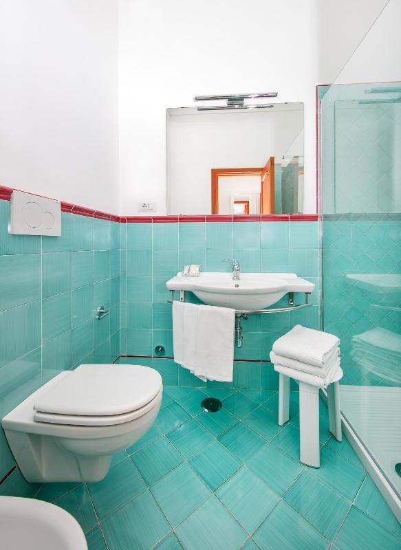 Triple Room with Sea View image 4