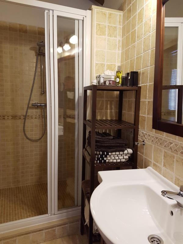 Deluxe Double Room image 3