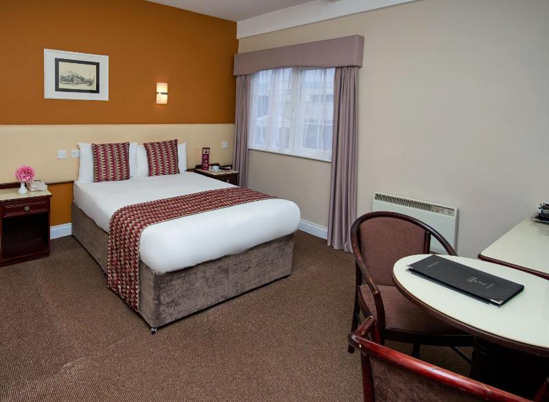 Standard Twin Room image 4