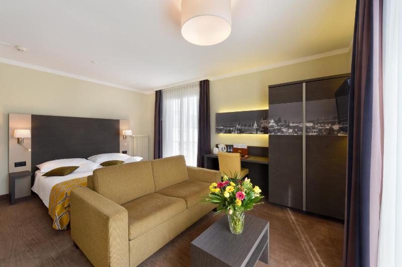 Triple Room City Side image 3