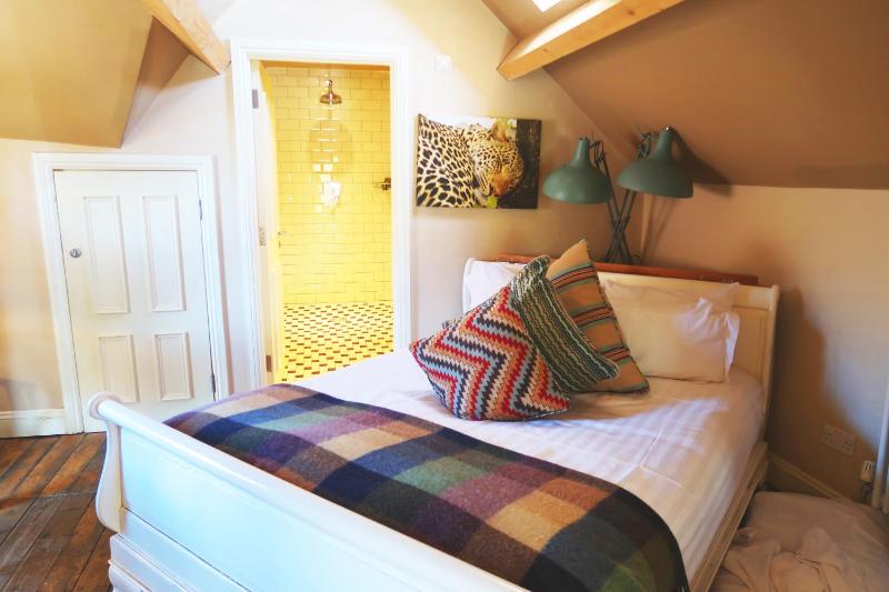 Opulent Double Room image 2