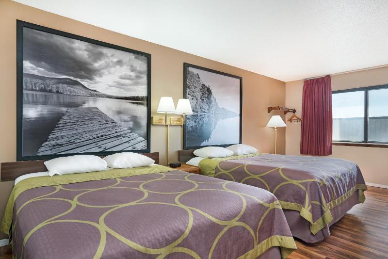 Queen Room with Two Queen Beds - Non-Smoking image 1