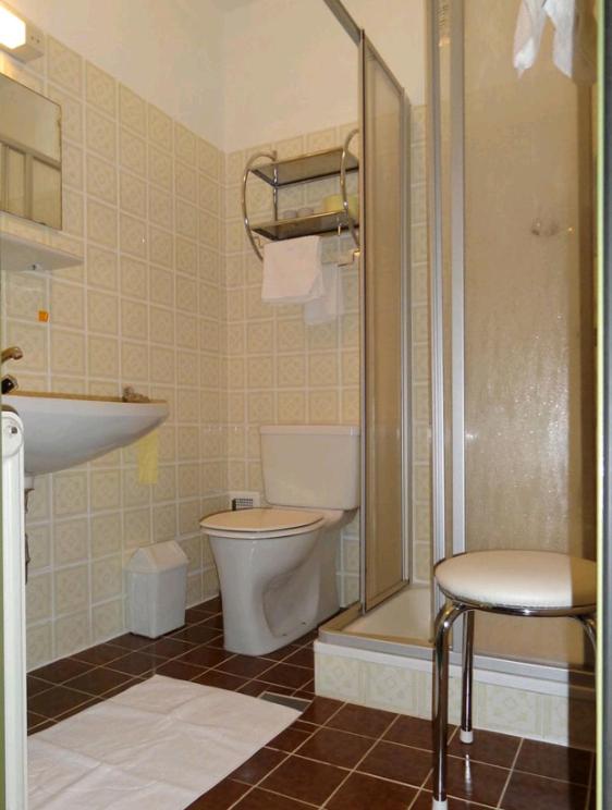 Double Room image 1