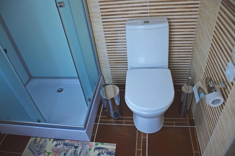 Triple Room with Bathroom image 2