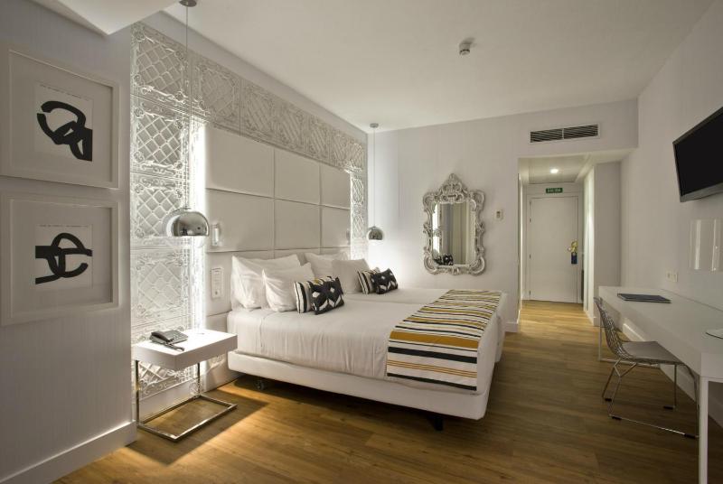 Standard Double or Twin Room image 3