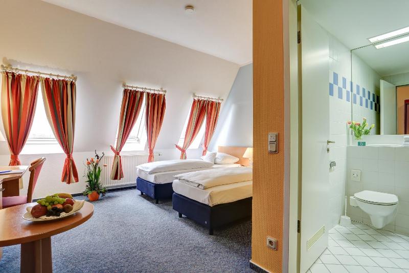 Superior Double or Twin Room image 3