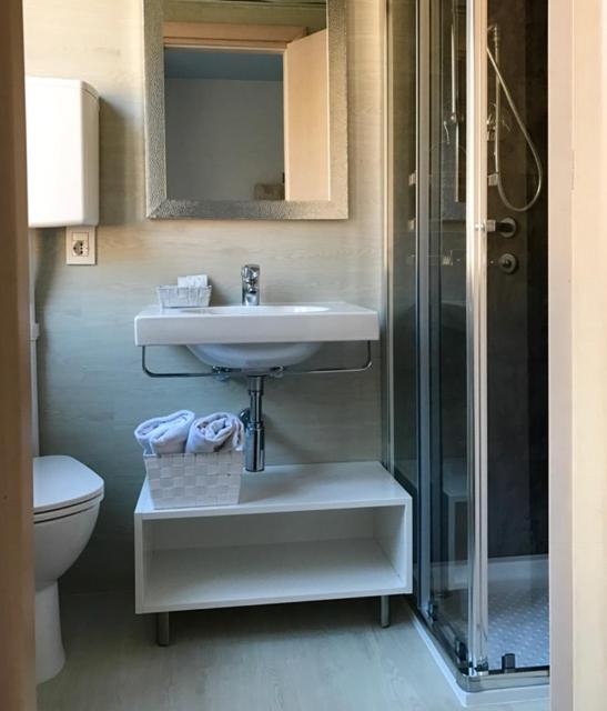 Single Room image 4
