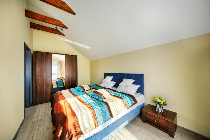 One-Bedroom Apartment image 4