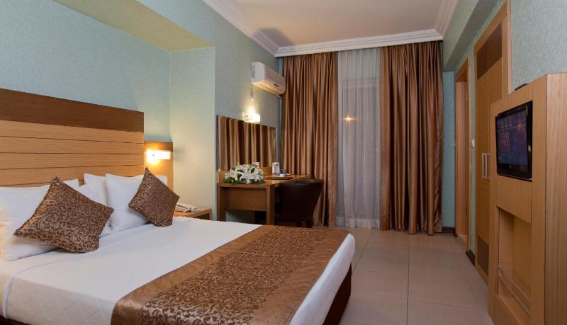 Standard Triple Room image 4