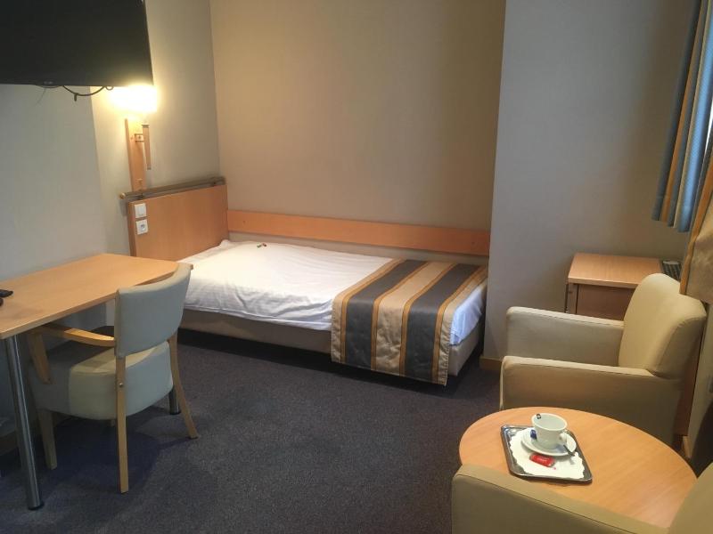 Deluxe Triple Room image 2
