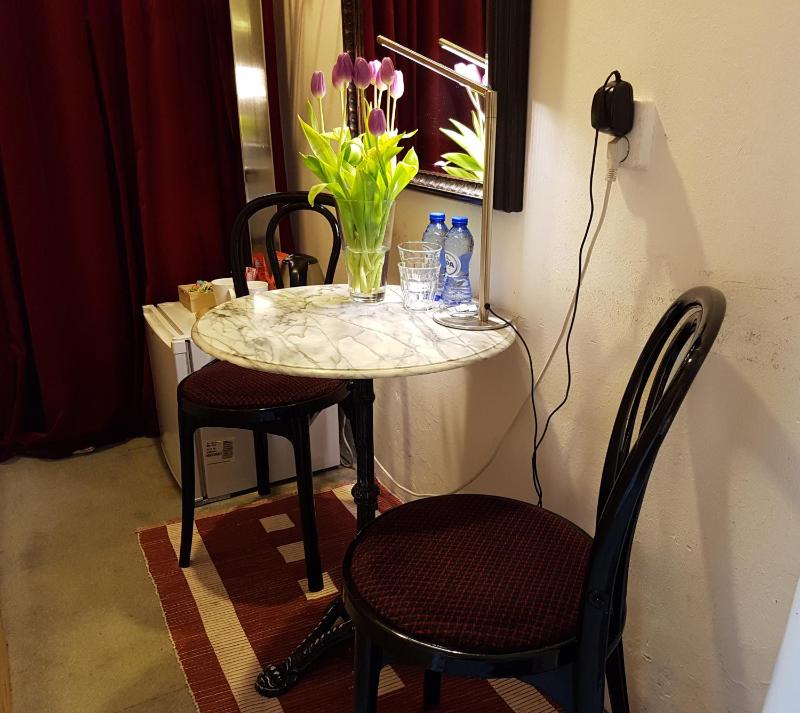 Twin Room image 2