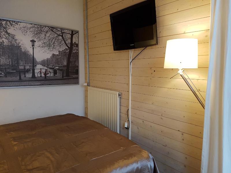 Twin Room image 4