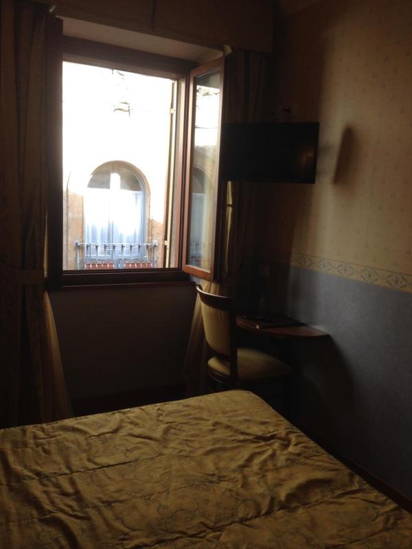 Single Room image 2