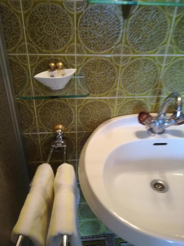 Single Room image 3