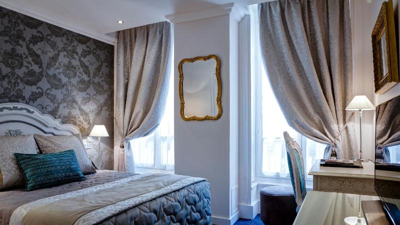 Standard Double Room image 3