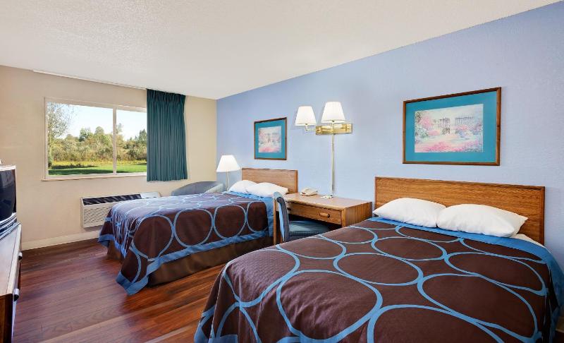 Double Room with Two Double Beds - Smoking image 3