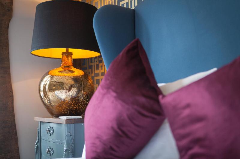 Superior King Room image 3