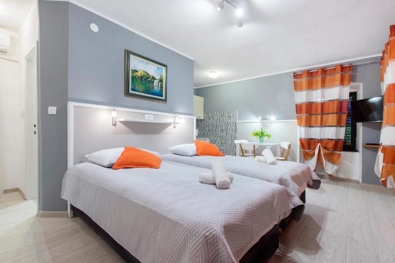 Studio Apartment image 1