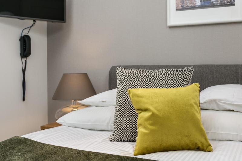 Double Room image 3