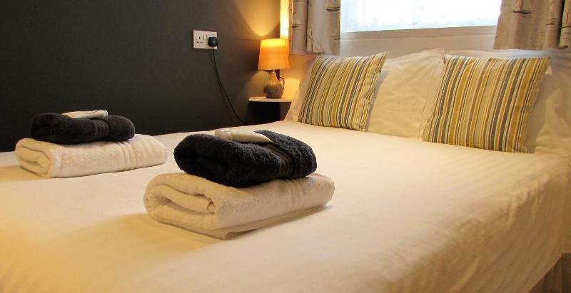 Comfort Triple Room with Shower image 2