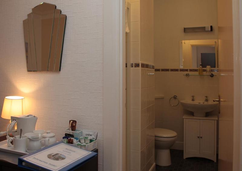 Twin Room with Private Shower image 4