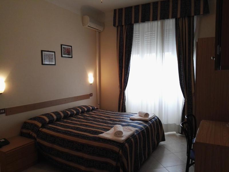 Double Room image 2