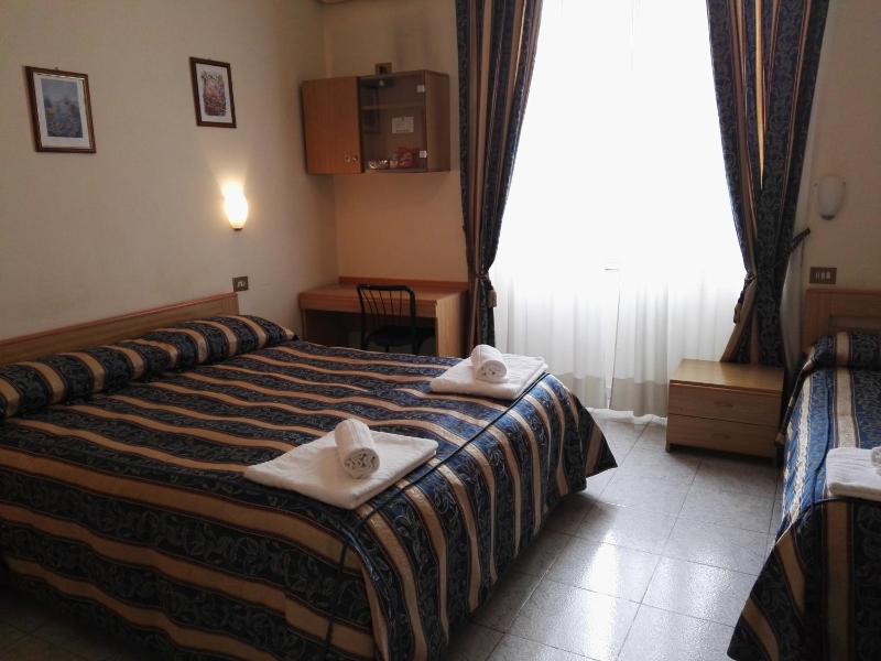 Triple Room image 2