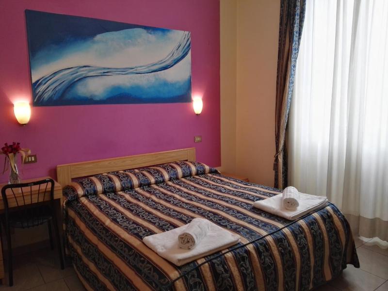 Double Room image 4